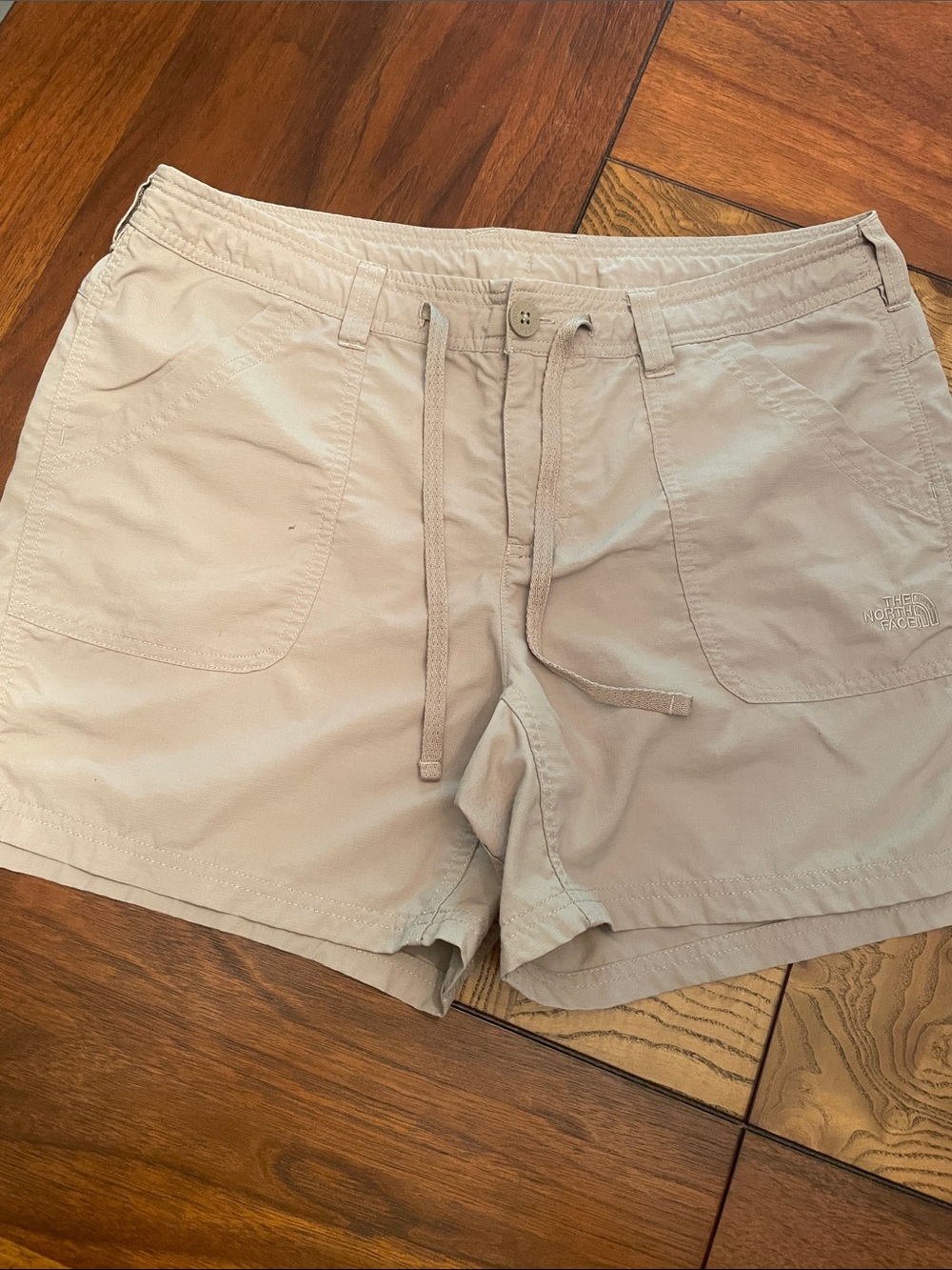 The North Face Women's Light Khaki Drawstring Shorts N8